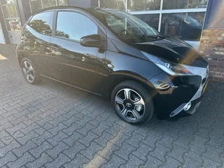 Toyota Aygo Toyota Aygo 1.0 VVT-I X-CITE CLIMA. CAMERA. LM VELGEN. KEYLESS. ALL.IN. - afbeelding nr 2