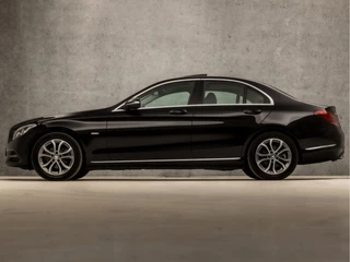 Mercedes-Benz C-Klasse 157Pk Automaat (SCHUIFDAK, NAVIGATIE, LEDER, STOELVERWARMING, SFEERVERLICHTING, ELEK SPORTSTOELEN, CRUISE, LED KOPLAMPEN, NIEUWE APK, NIEUWSTAAT) - afbeelding nr 2