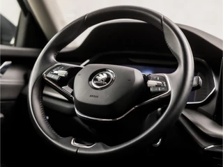 Škoda Octavia Automaat (APPLE CARPLAY, GROOT NAVI, VIRTUAL COCKIT, CAMERA, STOELVERWARMING, SPORTSTOELEN, LED KOPLAMPEN, CRUISE, PARKEERSENSOREN, NIEUWE APK, NIEUWSTAAT) - afbeelding nr 19