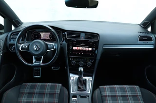Volkswagen Golf Volkswagen Golf 7.5 GTI Performance / Vol Opties! / 245PK! / DSG / ACC / Pano / DynAudio / Virtual Cockpit / Navi / 19