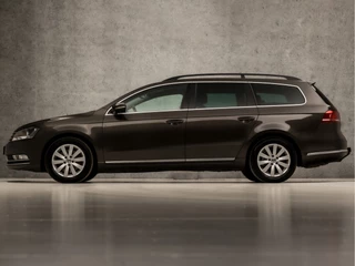 Volkswagen Passat Volkswagen Passat Variant 1.4 TSI Sportline Automaat (NAVIGATIE, CLIMATE, STOELVERWARMING, GETINT GLAS, SPORTSTOELEN, TREKHAAK, CRUISE, PARKEERSENSOREN, NIEUWSTAAT) - afbeelding nr 2
