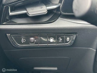 Kia Niro Kia Niro 1.6 GDi PHEV DynamicLine Edition / Plug-inn Hybride / volledig elektrisch rijden 65 km hierna Hybride aandrijving , Navi / Camera achter / Parkeerhulp rondom / Stoel & stuur verwarming / Keyless , fab garantie 7 jaar / 150.000km - afbeelding nr 32