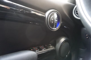 MINI Cooper MINI Cooper Mini 1.5 Pepper | NL AUTO | HUD | Sportinterieur (leer/ stof/ stoelverwarming) | Apple Carplay | Sfeerverlichting | 17inch | LED pakket | Keyless GO/ ENTRY | DUAL ZONE CLIMATE | Bonnet Stripes | Zwart dak | Front- achterspoiler - afbeelding nr 22