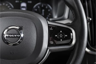 Volvo S60 Volvo S60 2.0 T5 250 PK Intro Edition - Automaat | Dig. Cockpit | Adapt. Cruise | Leder | Elek. bestuurderstoel met geheugen | Stoelverw. | PDC | Camera | NAV + App. Connect | ECC | DAB | Elek. Trekhaak | LM 19