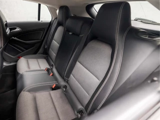 Mercedes-Benz CLA Mercedes-Benz CLA Shooting Brake 180 Sport Automaat (NAVIGATIE, LEDER, STOELVERWARMING, GETINT GLAS, SPORTSTOELEN, PARKEERSENSOREN, CRUISE, BLUETOOTH, NIEUWE APK, NIEUWSTAAT) - afbeelding nr 15