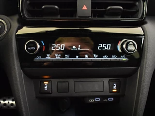 Toyota Yaris Cross Toyota Yaris Cross 1.5 Hybrid 130PK GR Sport | Stuur en Stoelverwarming | PDC V+A+ - afbeelding nr 29