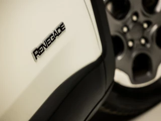 Jeep Renegade Jeep Renegade 1.4 MultiAir Longitude 141Pk Automaat (PANORAMADAK, NAVIGATIE, CRUISE, GETINT GLAS, SPORTSTOELEN, BLUETOOTH, PARKEERSENSOREN, NIEUWE APK, NIEUWSTAAT) - afbeelding nr 29