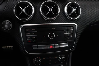 Mercedes-Benz A-Klasse Mercedes-Benz A-klasse 160 AMG Night | Panoramadak | Camera | Full LED |  Navigatie | Trekhaak | Cruise control | Park Assist | Airco | Half leder | Sportstoelen - afbeelding nr 20