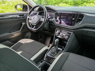 Volkswagen T-Roc Volkswagen T-Roc 1.5 TSI 150PK Automaat Sport | TREKHAAK | CAMERA | CARPLAY | - afbeelding nr 3