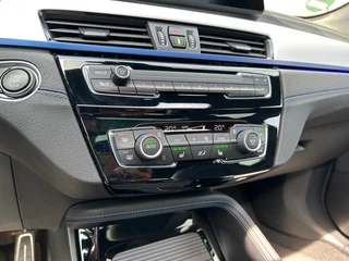 BMW X2 BMW X2 xDrive20i M Sport Shadow Panoramadak ACC HUD Sfeerlicht - afbeelding nr 11