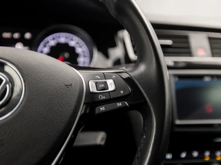 Volkswagen Golf Automaat (APPLE CARPLAY, NAVIGATIE, CLIMATE, STOELVERWARMING, GETINT GLAS, SPORTSTOELEN, CRUISE, PARKEERSENSOREN, LM VELGEN, NIEUWSTAAT) - afbeelding nr 20