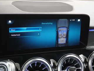 Mercedes-Benz GLB Mercedes-Benz GLB 200 AMG // Panoramadak // Sfeerverlichting // Carplay // Nightpakket // Camera // LED - afbeelding nr 32