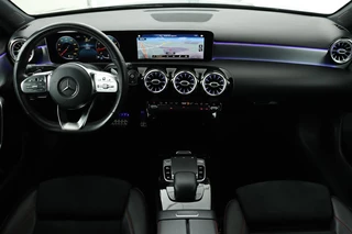 Mercedes-Benz A-Klasse Mercedes-Benz A-klasse 200 AMG | Panoramadak | Carplay |  Stoelverwarming | Keyless | Leder/Alcantara | Camera | Sfeerverlichting | Widescreen | Full LED - afbeelding nr 7