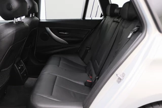 BMW 3 Serie Leer, Panoramadak, Cruise, Navigatie, Verwarmde Stoelen, Trekhaak, 18'' - afbeelding nr 15