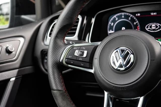 Volkswagen Golf Volkswagen Golf 2.0 TSI GTI Performance Pano / ACC / Camera - afbeelding nr 12