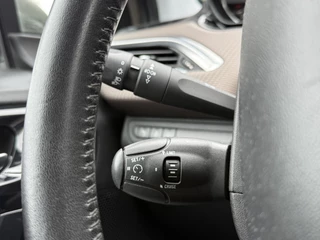 Peugeot 2008 Peugeot 2008 1.2 PureTech Urban Cross 2e Eigenaar,Navi,110pk,Clima,Cruise,Trekhaak,Pdc,Nieuwe Apk bij Aflevering - afbeelding nr 15