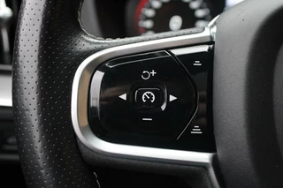Volvo XC60 Volvo XC60 2.0 T8 Twin Engine AWD R-Design | Pano | Trekhaak - afbeelding nr 20