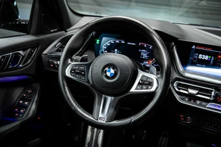 BMW 1 Serie BMW 1-serie M135i xDrive High Executive Edition | Panodak | HUD | H&K | Leder | NL auto | - afbeelding nr 29