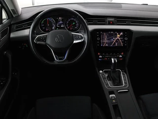 Volkswagen Passat Volkswagen Passat 1.4 TSI PHEV GTE | Adaptive cruise | Trekhaak wegklapbaar | Stoelverwarming |  Navigatie | Full LED - afbeelding nr 3