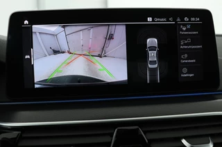 BMW 5 Serie BMW 5-serie 545e xDrive M Sport | Trekhaak | Adaptive cruise |  Stoel & stuurverwarming | Alcantara | Camera | Carplay | Sfeerverlichting | 19'' | Full LED | Park Assist - afbeelding nr 12