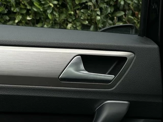 Volkswagen Golf Sportsvan Volkswagen Golf Sportsvan 1.0 TSI Connected Series, NL AUTO, NAP, ECC-AIRCO, NAVI, DODEHOEK, CRUISE, CAMERA, PARKEERSENSOREN, TREKHAAK, LICHTMETAAL 16
