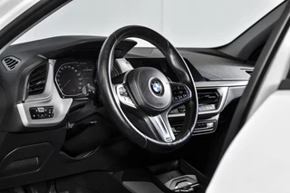 BMW 1 Serie | Cruise | PDC | NAV+ Apple Car Play | EEC | LM 19