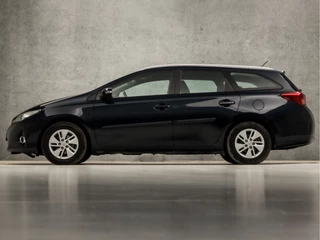 Toyota Auris Automaat (NAVIGATIE, CAMERA, CLIMATE, CRUISE, SPORTSTOELEN, ELEK PAKKET, BLUETOOTH, NIEUWE APK, NIEUWSTAAT) - afbeelding nr 2