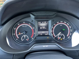 Škoda Octavia Škoda Octavia Combi 2.0 TSI RS 230 AUTOMAAT! PANODAK! ADAPTIVE CRUISE! AFN TREKHAAK! - afbeelding nr 12