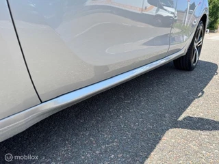 Peugeot 208 Peugeot 208 110pk 1.2 GT-line , 5 deurs Navigatie en Camera achter , Parkeerhulp achter ,  Ramen & spiegels eclectisch ,  Sport Velgen , Rode GT Line accenten , Chrome uitlaat sierstuk - afbeelding nr 14
