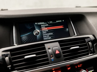 BMW X4 BMW X4 xDrive20i M Sport High Executive 184Pk Automaat (NAVIGATIE, M PAKKET, HARMAN/KARDON, GETINT GLAS, LEDEREN SPORTSTOELEN, STOELVERWARMING, XENON, PARKEERSENSOREN, ZWART HEMEL, NIEUWSTAAT) - afbeelding nr 27