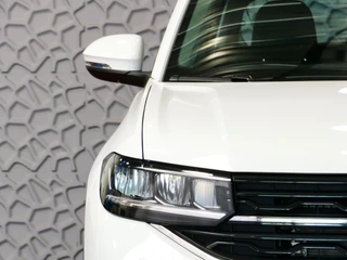 Volkswagen T-Cross Volkswagen T-Cross DE VERNIEUWDE T-CROSS 116PK VIR.COCKPIT LMV CARPLAY 2024 