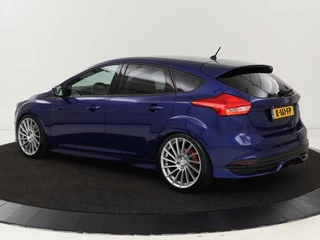 Ford Focus Ford Focus 2.0 ST-3 | Stoel & stuurverwarming |  Recaro sportstoelen | Xenon | Bluetooth | Climate control | Half leder | Cruise control - afbeelding nr 2