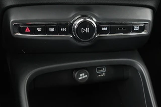 Volvo XC40 Volvo XC40 1.5 T3 Business Pro | Stoel & stuurverwarming |  Trekhaak | Adaptive cruise | Camera | Carplay | Keyless | Full LED - afbeelding nr 19