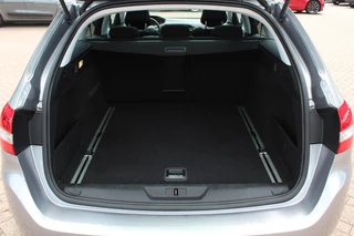 Peugeot 308 Peugeot 308 SW 1.2 PureTech Blue Lease Exe. / NIEUWSTAAT! / Panoramadak / Navigatie / Parkeerhulp V+A / 16'' / DAB / Cruise Control - afbeelding nr 16