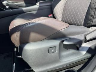 Toyota C-HR Toyota C-HR 1.8 Hybrid First Edition Camera Navigatie Cruise Clima Stoelverwarming Keyless Trekhaak - afbeelding nr 26