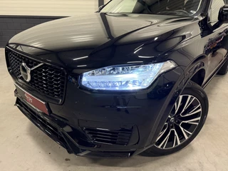 Volvo XC90 Volvo XC90 T8 Recharge AWD R-Design BLACK LONG RANGE PANO/TREKHAAK/HEAD-UP/MEMORY/H&K/CAMERA/ACC/PILOT-ASSIST/KEYLESS/LEER-SPORT/GOOGLE/PRIVACY/20
