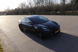 Tesla Model 3 Tesla Model 3 PERFORMANCE AWD 75 kWh dual motor 462pk leder panodak stoelverwarming v+a autopilot black on black de-chrome uitstraling! - afbeelding nr 21