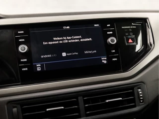 Volkswagen Polo Volkswagen Polo 1.0 TSI Sportline (APPLE CARPLAY, GETINT GLAS, PARKEERSENSOREN, SPORTSTOELEN, ADAPTIVE CRUISE, LED ACHTERLICHTEN, NIEUWE APK, NIEUWSTAAT) - afbeelding nr 25