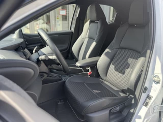 Toyota Yaris Head-up display, JBL, Dodehoekdetectie, PDC V + A , All-in Rijklaarprijs - afbeelding nr 5