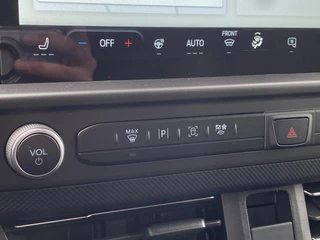 Ford Transit Custom Ford Transit Custom 320 2.5 PHEV L2H1 Limited DC 233pk | Dubbele Cabine | Dubbele zijschuifdeur | 12-weg verstel- en verwarmbare AGR Stoelen | Inklapbare trekhaak | 17 inch lichtmetalen velgen | Driver Assistance Pack Premium  | Verwarmbaar stuurwiel | Bekleding zijwand en achterdeuren (volledig)  | PRIJS EX. BTW INCL. BPM - afbeelding nr 32