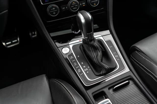 Volkswagen Golf Volkswagen Golf 2.0 TSI 4Motion R Pano / Dyn / DCC - afbeelding nr 28