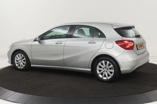 Mercedes-Benz A-Klasse Mercedes-Benz A-klasse 180 Ambition | Stoelverwarming | Full LED |  Sportstoelen | Navigatie | Half leder | Park Assist | Cruise control | Airco | Bluetooth - afbeelding nr 2