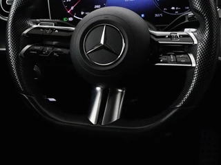 Mercedes-Benz C-Klasse Mercedes-Benz C-klasse 300e AMG Night | Adaptive cruise |  Stoelverwarming | Trekhaak | Carplay | Camera | Sfeerverlichting | Full LED - afbeelding nr 10