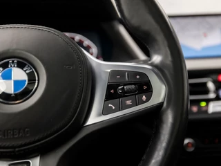 BMW 2 Serie Automaat (PANORAMADAK, M PAKKET, APPLE CARPLAY, HEAD-UP DISPLAY, MEMORY SEATS, STUUR/STOELVERWARMING, ADAPTIVE CRUISE, HARMAN/KARDON, CAMERA, 19'' VELGEN, NIEUWSTAAT) - afbeelding nr 23