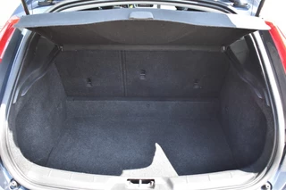 Volvo V40 Volvo V40 2.0 D2 NORDIC+ / P.CAM. / STOEL+VOORRUIT VERW. / STANDKACHEL - afbeelding nr 13