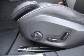 Volvo V60 Volvo V60 2.0 T6 340PK RECHARGE AWD R-DESIGN **NIEUWSTAAT!** | ELEKTRISCH BEDIENBARE VOORSTOELEN MET GEHEUGEN OP BESTUURDERSSTOEL | 18