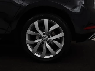 Volkswagen Golf Volkswagen Golf 1.0 TSI Highline | Full LED | Virtual Cockpit |  Carplay | Adaptive cruise | Navigatie | Climate control | Parkeerhulp | Sportstoelen - afbeelding nr 26