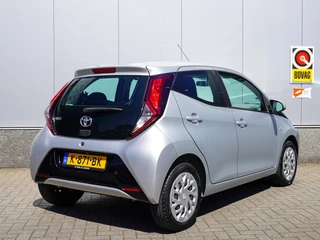 Toyota Aygo Toyota Aygo 1.0 VVT-i x-play Automaat | Navigatie | Cruise | NAP | Airco - afbeelding nr 2