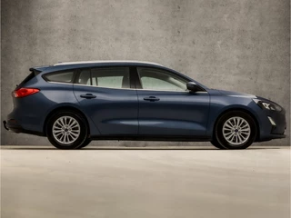 Ford Focus Automaat (APPLE CARPLAY, GROOT NAVI, STUUR/STOELVERWARMING, ADAPTIVE CRUISE, SPORTSTOELEN, CAMERA, KEYLESS, TREKHAAK, NIEUWSTAAT) - afbeelding nr 4