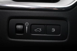 Volvo XC60 Volvo XC60 2.0 T8 Twin Engine AWD R-Design | Pano | Trekhaak - afbeelding nr 36